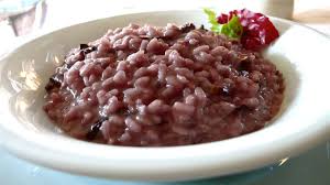 Caratterizzato da foglie allungate di un bellissimo rosso carminio con nervature bianche, il radicchio è particolarmente adatto a ravvivare le insalate. Risotto Al Radicchio Di Treviso Le Cannelle