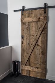 La Porte Coulissante En Bois Traits D Co Magazine Portes De Grange Coulissantes Porte Coulissante Plancher Bois