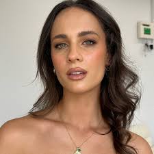 Soft glam for this beautiful girl! @celeste.ryan Key products for this soft  look ⬇️ @embryolisseau ~ moisturiser @fluffi.beauty ~ brow build  @modelrocklashes ~ a few individuals @kosas ~ lip oil