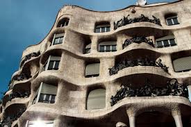 La fundació casa amèrica catalunya és una institució centenària que treballa per enfortir els vincles entre l'amèrica llatina casa amèrica catalunya. Gaudi In Barcelona Casa Mila La Pedrera
