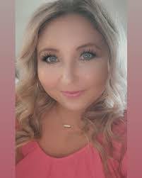 Rachael Endsley's Instagram, Twitter & Facebook