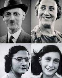 🗓#NumDiaComoHoje mas em 1942, Anne Frank, seu pai, Otto, sua mãe, Edith, e  sua irmã mais velha, Margot, passaram a viver em um esconderijo em um  prédio de Amsterdã, o anexo secreto
