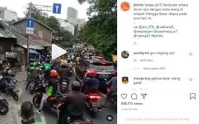 Jun 11, 2021 · viral kisah penggemar bts yang memberi hadiah album bts terbaru untuk mengapresiasi driver ojol yang rela antre 3 jam demi membelikan bts meal. Viral Debt Collector Rampas Motor Driver Ojol Di Mangga Besar Langsung Telepon Nomor Ini Debt Collector Kabur Motorplus