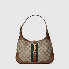 Crafted from light blue leather, the accessory is further accentuated by two neon bands, a playful reference to the bands used to keep handles in shape. Jackie 1961 Kollektion Herren Schultertasche Jackie Gucci