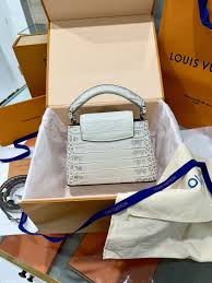 Túi Xách Louis Vuitton LV Capucines Vân Da Cá Sấu Siêu Cấp 21x14x8cm - Đồng  Hồ Replica 1:1