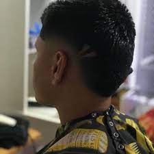 La cabeza de rojo se convirtió en una de las imágenes del finde futbolero. Corte De Marcos Rojo Barberia Las Golondrinas 53 Facebook