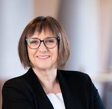 Debra Langan's Instagram, Twitter & Facebook