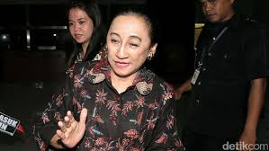 'oi' adalah sebuah program informasi berkaitan tentang industri hiburan tanahair. Hakim Konstitusi Maria Farida Minta Pernikahan Anak Disetop