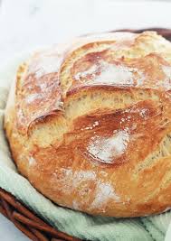 Sachez que l'apprentissage du pain maison n'est pas toujours chose facile. Faire Du Pain Sans Petrissage A La Cocotte Avec Des Astuces Pour Avoir Une Mie Alveolee Trous Ans Machine A Pain Sans Robot Sans Petrin A La Une