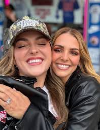 Kellie Sargent's Instagram, Twitter & Facebook