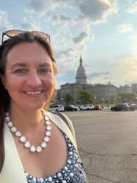 Carolyn Taber's Instagram, Twitter & Facebook