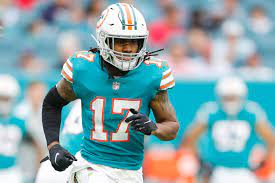 After witnessing Jaylen Waddle’s great performances in recent games and most recently the win over Commanders, legend Cameron Wake has made moves that have fans speculating that he is looking to sign the young forward to a one-year contract…-thanhhoa
