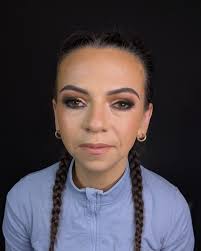 ✨Grace✨ How stunning is this simple bronzed look 🤎