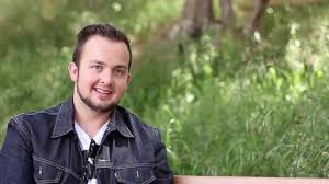 Do you like this video? Noah Munck Shakes Off Icarly Identity At Biola The Chimes
