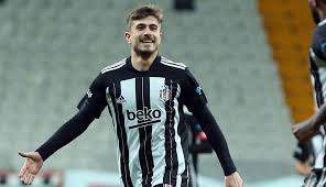 Abone ol beşiktaş ile sözleşmesi sona eren ve yeni sözleşmeye imza atmayacağı iddia edilen dorukhan toköz, sahneye çıkış şarkısıyla kafalarda soru işareti bıraktı. Dorukhan Tokoz De Sicak Gelisme Orta Cizgi Besiktas Haberleri Besiktas Transfer Haberleri