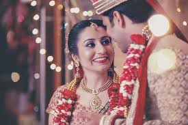 Every dulhan wants to have latest design of mehandi on their hands during festivals like teej, karva chauth or even makar sakranti. Dulha Dulhan Frames2film