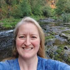 Back in the 60s the Shoreline school district had 2 high schools, Shoreline  and Shorecrest, that were fed by 4 jr his. I went to Kellogg for a couple  of years. Two