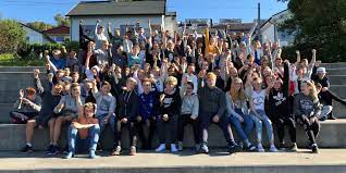 Ulstein fjernvarme i ulsteinvik distribuerer energi med lav temperatur rundt i sentrumsområdet i ulsteinvik. Krafttaket Ulstein Ungdomsskule