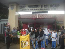Sekolah ini kini juga sudah memiliki seragam batik yang merupakan karya siswa. Tabloid Pamor Pertahankan Budaya Bangsa
