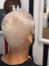 Attualmente, anche il biondo platino maschio è in aumento. Biondo Platino L Evoluzione E I Vip Ispirazione Dell Hair Trend 2018