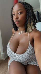 OnlyFans model niyahrenee - pornpic.com