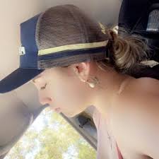 Ella Dennis (@elladennisssss)