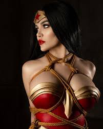 Kalinka Fox sensual moves in scenarios that tease and please