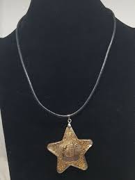 pin auf schmuck