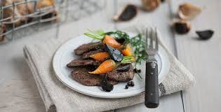 Rinderfilet Mit Babykarotten Und Schwarzem Knoblauch Wein Com Rezept Rinderfilet Karotten Honig Kalorien