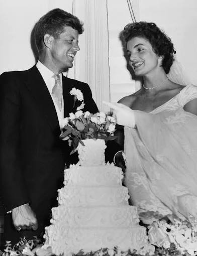 Jack and Jackie on their wedding day, 12th September 1953🤍 Love this  photo, they look so happy! - - #jfk #johnfkennedy #johnfitzgeraldkennedy  #presidentkennedy #presidentjohnfkennedy #jacquelinekennedy  #jackiebouvierkennedy #johnfkennedyjr #jfkjr ...