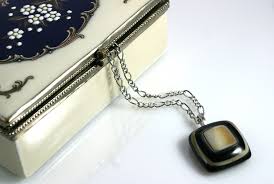 The company promised to clean jewelry. How To Clean Antique And Vintage Jewelry