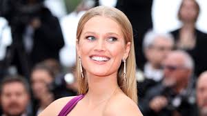 Lady diana at a national gallery gala in washington in 1985. Topmodel Toni Garrn Moderiert Mit Billy Porter Den Ima 2019