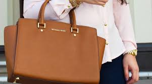Another thing to look for is the logo on the inside lining. 2020 How To Tell If A Michael Kors Purse Is Real 8 Great Ways