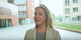 Wie nog rechts van het midden staat en van plan is op het cda te stemmen, moet zich even flink achter de oren krabben. Lucille Werner Wordt Woordvoerder Media Bij Het Cda Spreekbuis Nl