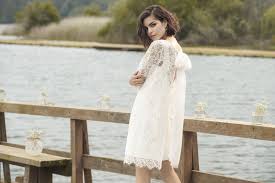 Wer denkt, dass man in ein hochzeitskleid ein vermögen investieren muss, liegt falsch. Kurze Brautkleider Sind Elegant Und Modern Jolie Bruchsal
