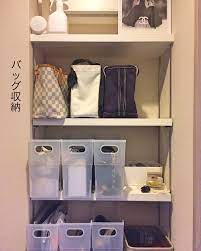 鞄の種類は大小さまざま なかなか自立してくれない鞄もあり 収納に困っている人もいるのではないでしょうか ちょっとした工夫やアイディアでバッグ収納が上手にできるならぜひとも参考にしてみたいですよね そこで 今回の kufura収納調査隊 は 収納上手な達人