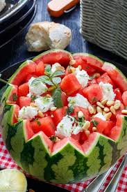 Wassermelonensalat Mit Feta Schnell Und Einfach Emmikochteinfach Rezept Salat Mit Melone Wassermelonensalat Kalorienarmes Essen Rezepte