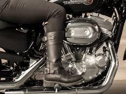 It has a 883 ccm v2 engine. Harley Davidson Sportster Xl 883 Superlow 2019 Features