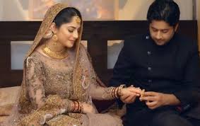 Former actress, now designer of fine jewelery. Beautiful Dresses Of Neelam Munir In Kahin Deep Jalay