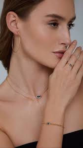 Introducing Anaphe, the first & original silk brand in Central, Hong Kong.  Born from Katy Chambers' vision to bring affordable silk and natural  materials back to the city at an affordable price