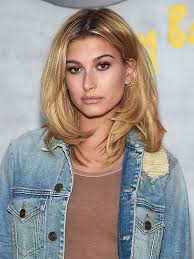 Justin bieber neues tattoo im gesicht für hailey klatsch justin bieber schnipp schnapp haare ab krasse veränderung so sieht hailey bieber nicht mehr aus Beauty Evolution Hailey Baldwins Look Durch Die Jahre Stylight