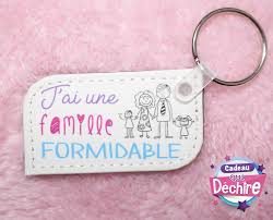 Porte Cle J Ai Une Famille Formidable Idees De Cadeaux Fete Des Meres Fete Des Peres Fete Des Peres Cadeau Fete Des Peres Porte Cle