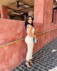 me 🤝 dressing up & trying new restaurants Outfit details ...