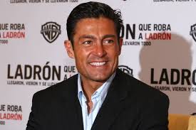 Fernando Colunga se convertirá en papá por primera vez a sus 57 años