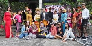 Indonesia merupakan negara yang paling beragam di dunia, terdiri atas berbagai suku bangsa dengan ras, etnis, budaya, kepercayaan, dan bahasa daerah. 9 Faktor Penyebab Keberagaman Masyarakat Indonesia Penting Untuk Diketahui Kapanlagi Com