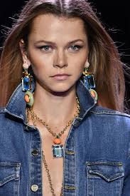 These 5 Jewelry Trends Are Going to Be Everywhere Next Season