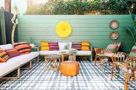 Cambridge maytrx wall, pyzique fire pit, round table pavers. Small Patio Decorating Ideas Fast Growing Climbing Vines For Privacy