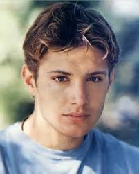 A handsome young Jensen Ackles 💙