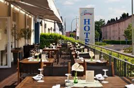 As of now, we are providing free hotel rooms to doctors, nurses, police officers as well as volunteers within the health care field, fire department or technical aid organization. Top 12 Frankfurt Hausen Vacation Rentals Apartments Hotels 9flats