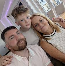 Looking for genuine recommendations for pick up tweezers for Russian  lashes. I don't pinch my fans I pick them up from the strip if that make  sense. Preferably a boot tweezer.